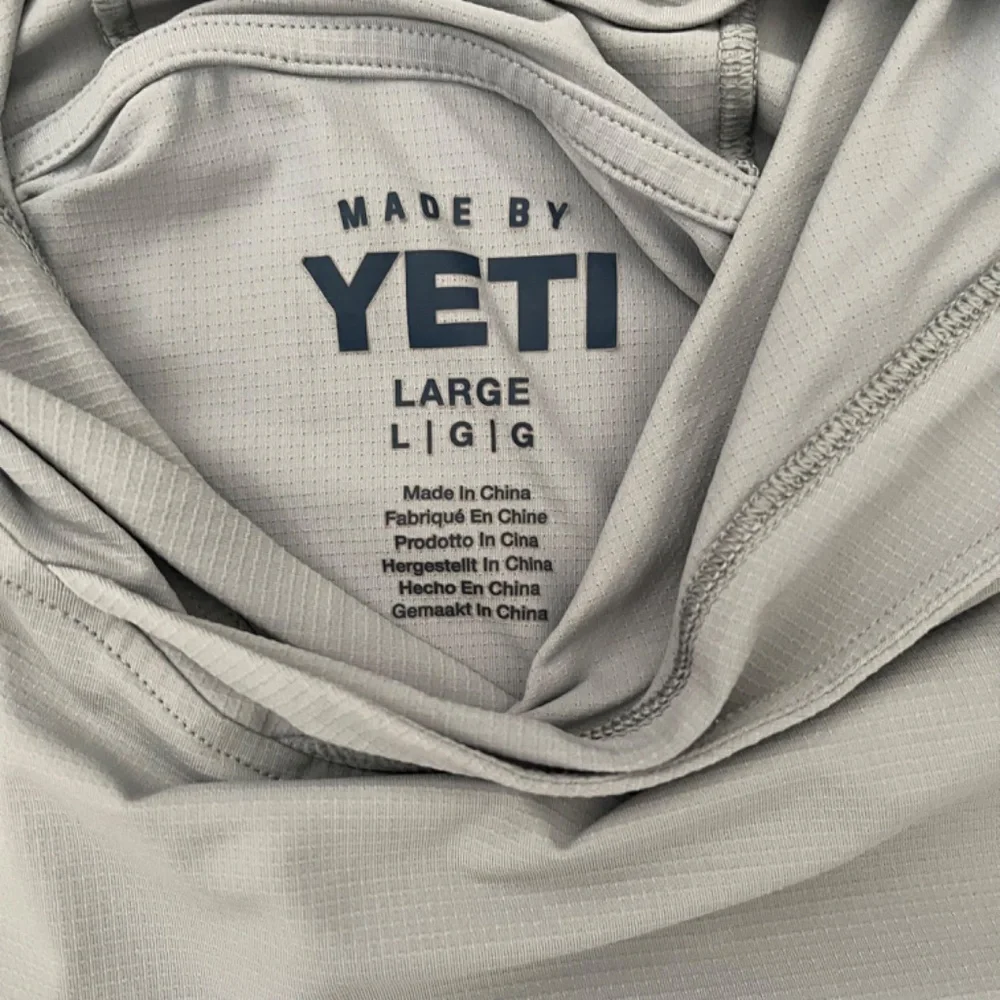 YETI Men's Hooded Ultra Lightweight Sunshirt - Picture 7 of 8